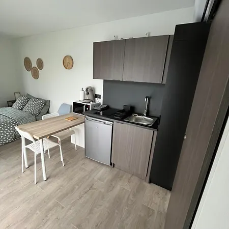 Proche Des Transports Tram Ligne F Et A * Mérignac